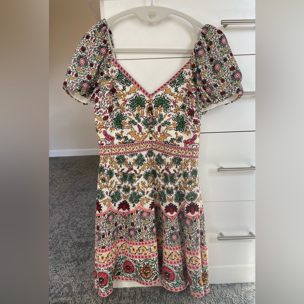 Alice and Olivia Dana puff sleeve dress FINAL PRICE DROP!!!